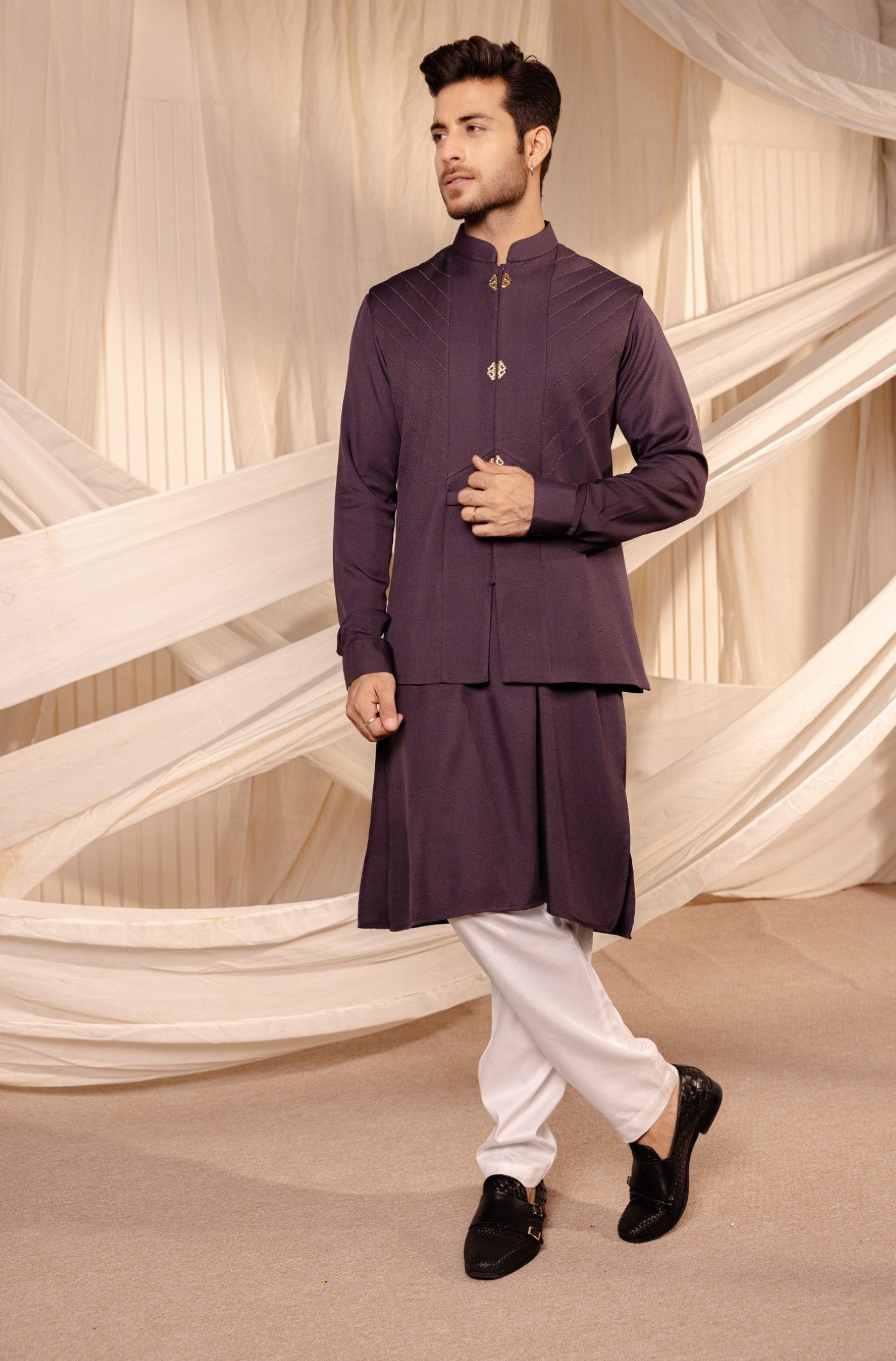 Men's Silk Blend Black Kurta With Pyjama & Yellow Printed Nehru Jacket at  Rs 1776 | Prayagraj| ID: 2849567898330